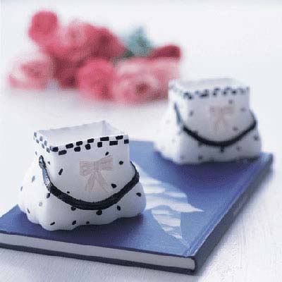 ����������H������T