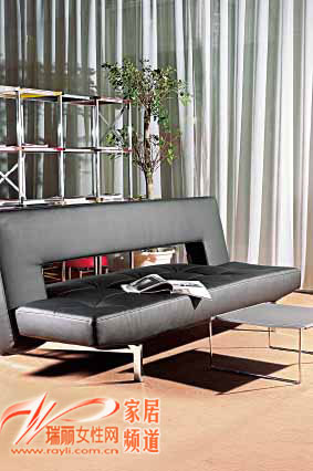 黑色皮質兩折單人沙發床 折疊沙發床讓坐臥兼得