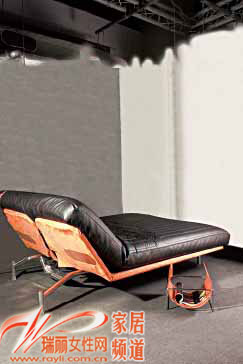 黑色皮質兩折雙人沙發床 折疊沙發床讓坐臥兼得