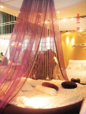 煙花三月看家具展上風情大片