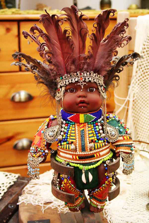 古怪個性的法國恐怖玩偶