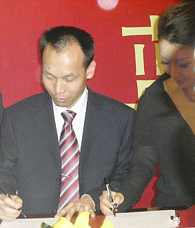 孫悅代言藍鴿家紡簽約儀式