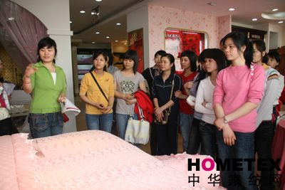 夢麗莎“追求卓越,決勝終端”