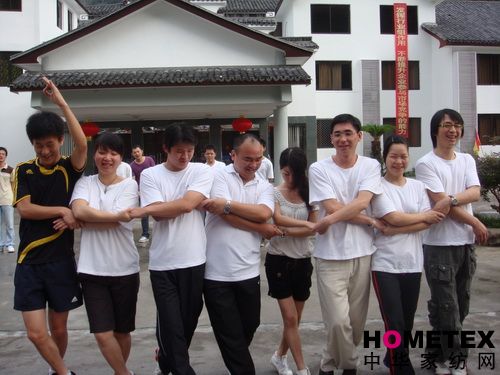 艾萊依麗水公司員工開展拓展訓(xùn)練