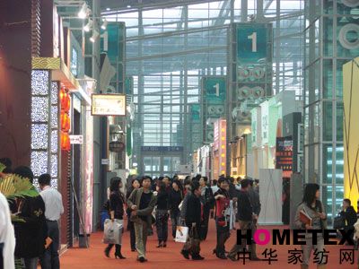 �r�С�Ʒ���c���£����ڇ��H�Ҽ�չ�����