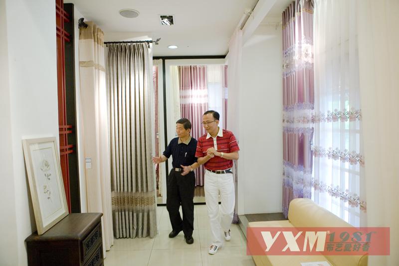 楊東輝考察東櫻家居布藝