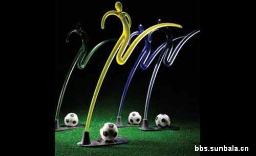 臺灣同胞設(shè)計(jì)的奧運(yùn)元素衣架