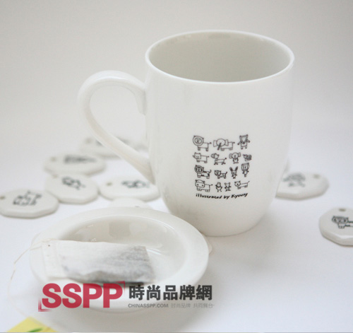 白色印花餐具清爽舒適(一)