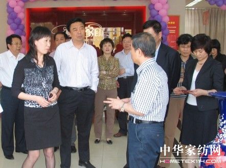 家紡協(xié)會(huì)會(huì)長(zhǎng)楊東輝在櫻花家紡調(diào)研