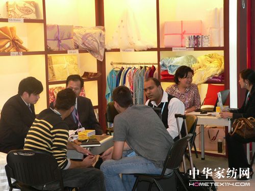 山水絲綢亮相2010年廣交會(huì)