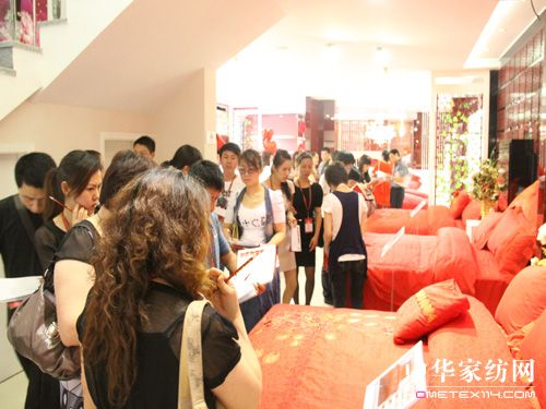 南方寢飾秋冬新品高調(diào)亮相