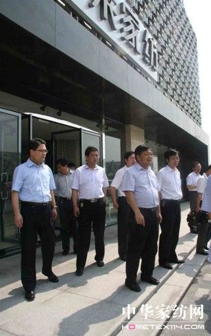 ��ͨ�и����L(zh��ng)�������{(di��o)�оӉ�(m��ng)�R�Ҽ�