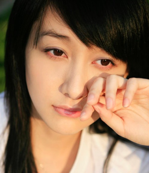 董維嘉熱愛(ài)綠色環(huán)保宣傳的年輕女星