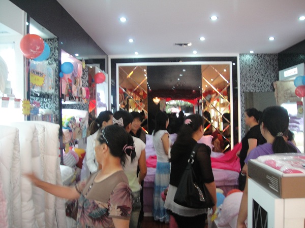 雨蘭家紡馬關專賣店華麗綻放