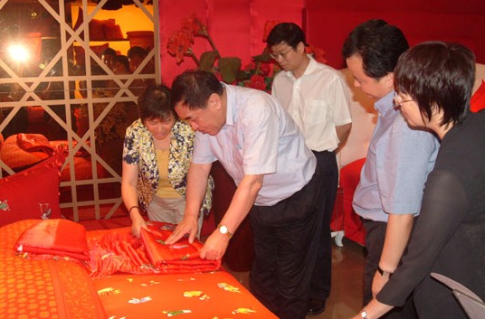 紡織協(xié)會(huì)副會(huì)長(zhǎng)王天凱蒞臨堂皇集團(tuán)指導(dǎo)