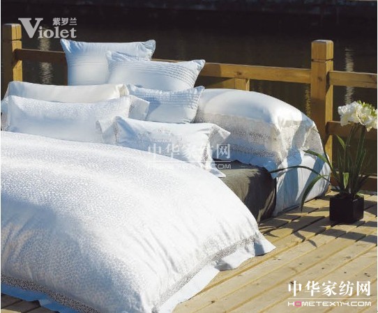 行走異域風情間 紫羅蘭床品如詩如畫