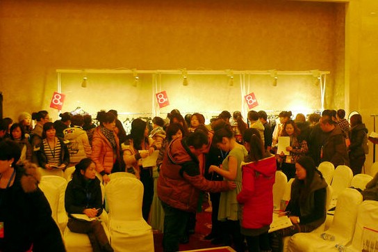 ���R��2012����Ů�b����ӆ؛���A�M�e��