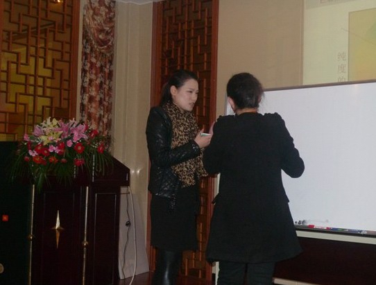 艾萊依2012春夏新品上市培訓會陸續舉行