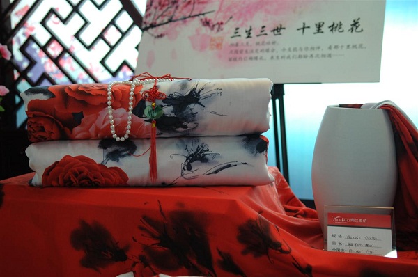 誰染桃花胭脂紅? 雨蘭水墨床品腮飛霞