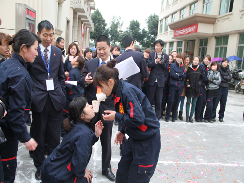 ʢ��F(tu��n)�e�kȤζ�\(y��n)��(d��ng)��(hu��)�c�������˹�(ji��)��