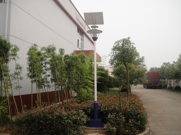 太陽(yáng)能庭院燈照亮雨蘭2012秋冬新品發(fā)布會(huì)