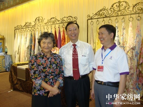 綠冬絲科在2012中國(guó)國(guó)際絲博會(huì)上亮點(diǎn)頻現(xiàn)