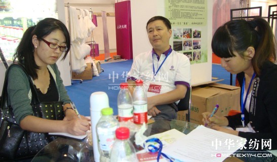 綠冬絲科在2012中國(guó)國(guó)際絲博會(huì)上亮點(diǎn)頻現(xiàn)