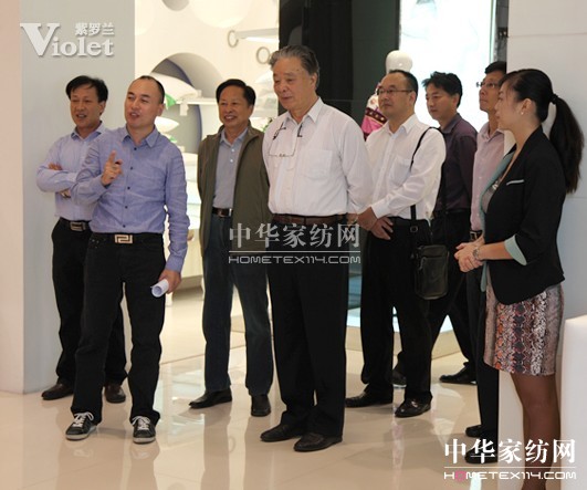 民企聯合會會長保育鈞參觀紫羅蘭