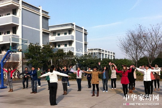 藍(lán)絲羽新員工展示出非凡氣勢和斗志