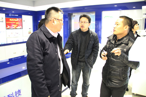 楊兆華蒞臨藍品科技視察指導