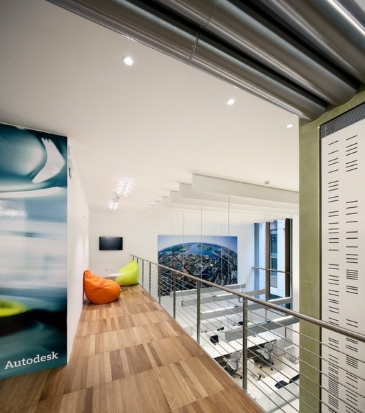 ͨ͸����Autodesk���m�k��̎�OӋ