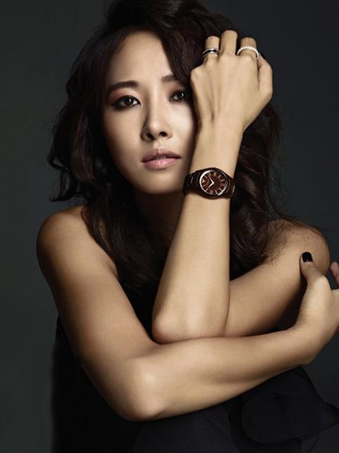 �λۆ���Ӣ��(��i)һ���n���ͱ��t��Ů��