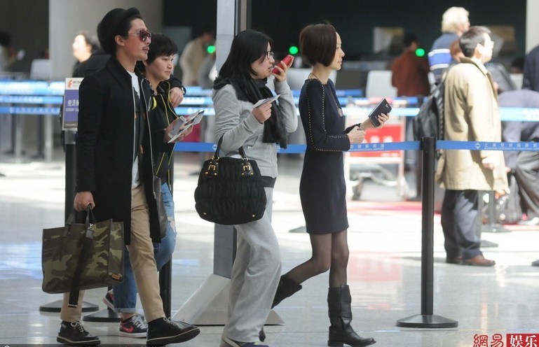 陳魯豫著黑絲現身機場