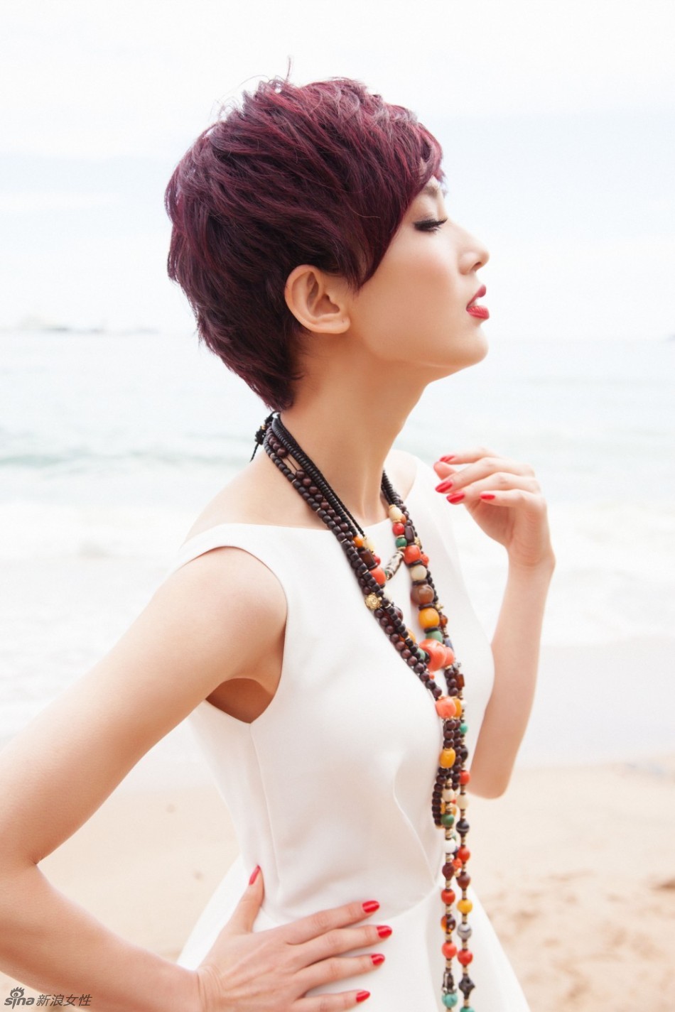 黃圣依戛納拍海灘時尚大片