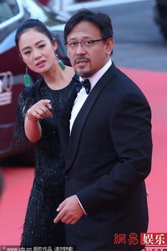 威尼斯開(kāi)幕紅毯姜文周韻不輸克魯尼組合