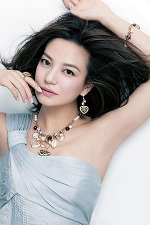 趙薇香港掃貨豪車接送名店買衣不看價