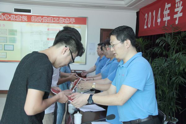 2014年"孚日獎(jiǎng)學(xué)金"發(fā)放儀式舉行