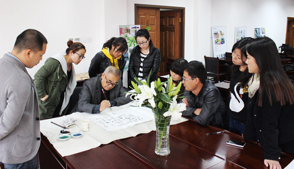 �Ҽ�ɫ�ʑ��ú����L�OӋ��Ӗ���A�M�Y��