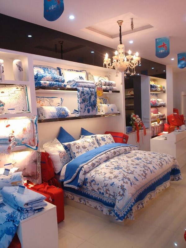 江西余江雨蘭專賣開業(yè)綻放出夢幻般青花傳奇