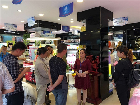 雨蘭2016“家紡消費(fèi)及品牌運(yùn)營研討會”首站—-河南站現(xiàn)場觀摩