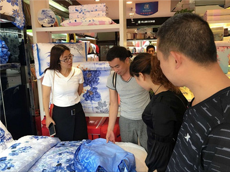 雨蘭2016“家紡消費(fèi)及品牌運(yùn)營研討會”首站—-河南站現(xiàn)場觀摩