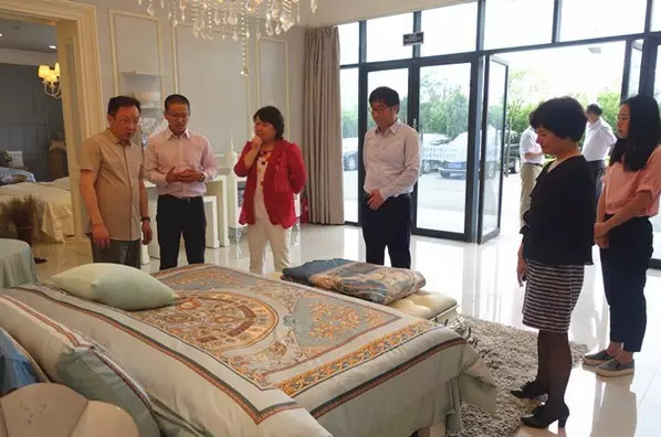中國家紡協會赴江蘇悅達集團參觀學習