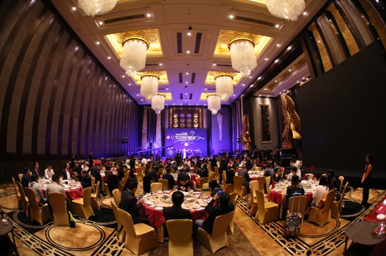 �^���_��,�_��(chu��ng)���H���r�л��l(f��)չ�r��