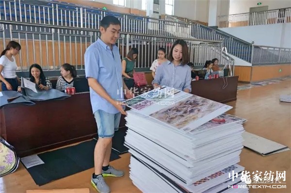 �ư���һ��ɫˇ�p�^�Į��������ں�������չ�_����