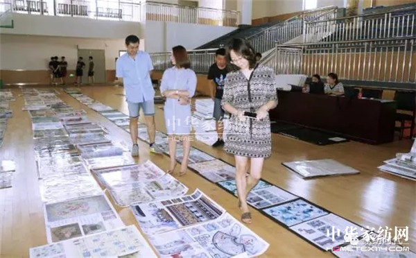 �ư���һ��ɫˇ�p�^�Į��������ں�������չ�_����