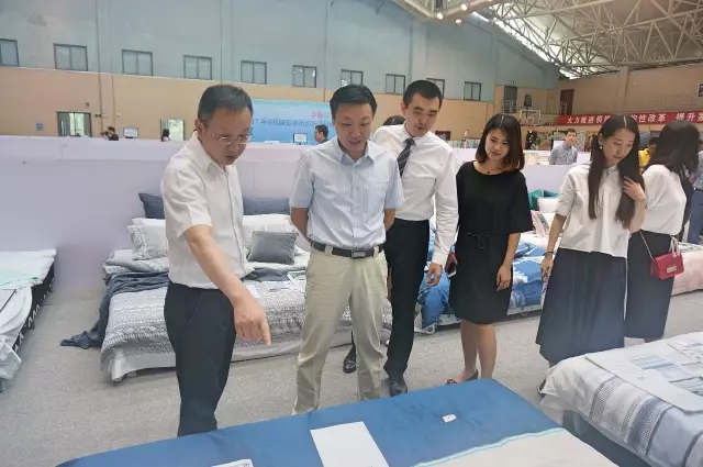 �Ҹ�������ζϯ����ͨ������������300���Ҽ��aƷ��Ů�����