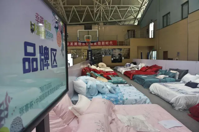 �Ҹ�������ζϯ����ͨ������������300���Ҽ��aƷ��Ů�����