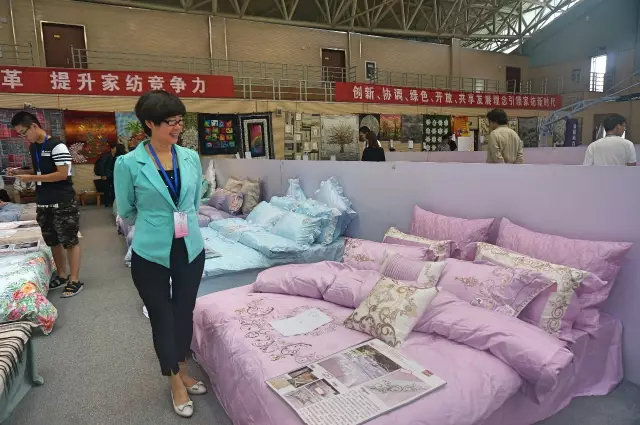 �Ҹ�������ζϯ����ͨ������������300���Ҽ��aƷ��Ů�����