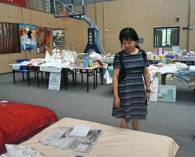 �Ҹ�������ζϯ����ͨ������������300���Ҽ��aƷ��Ů�����