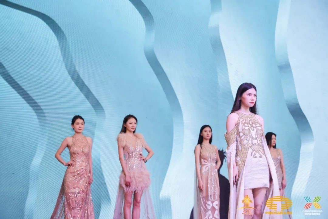 䁾֮͌·(sh)F(xin)|(zh)l(f)չ--2022Ї(gu)(yng)朴(hu)ͨ¡e